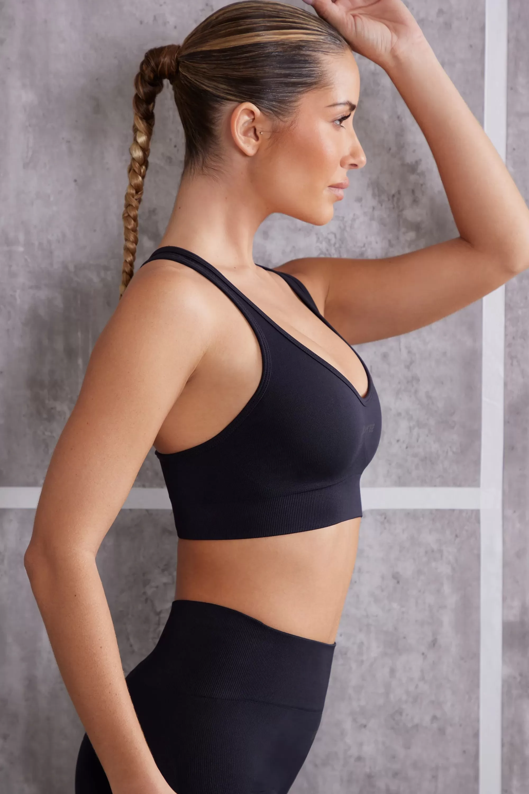 Oh Polly Plunge Neck Sports Bra In Jet Black New