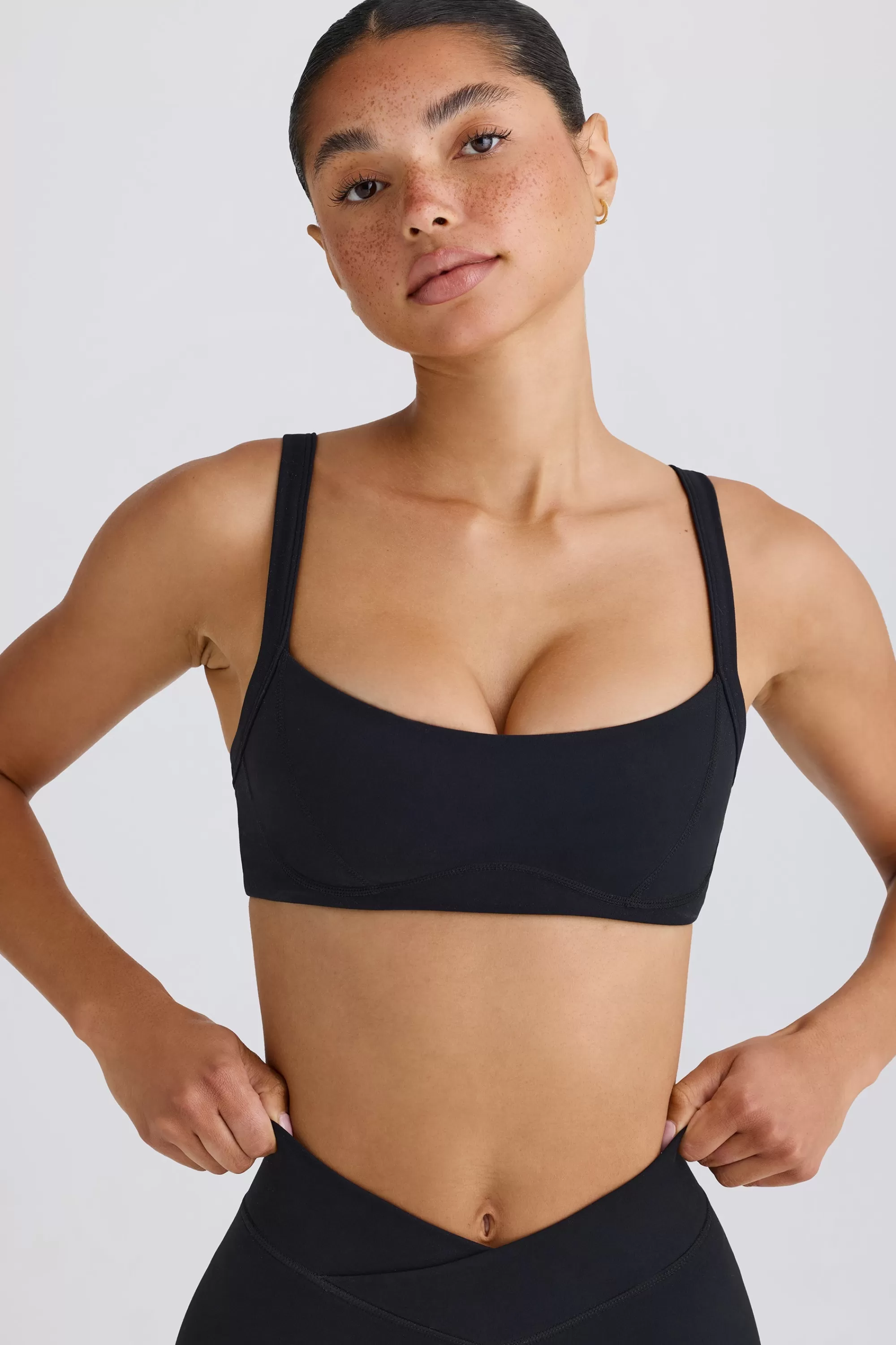 Oh Polly Soft Active Contrast-Trim Sports Bra In Black Cheap