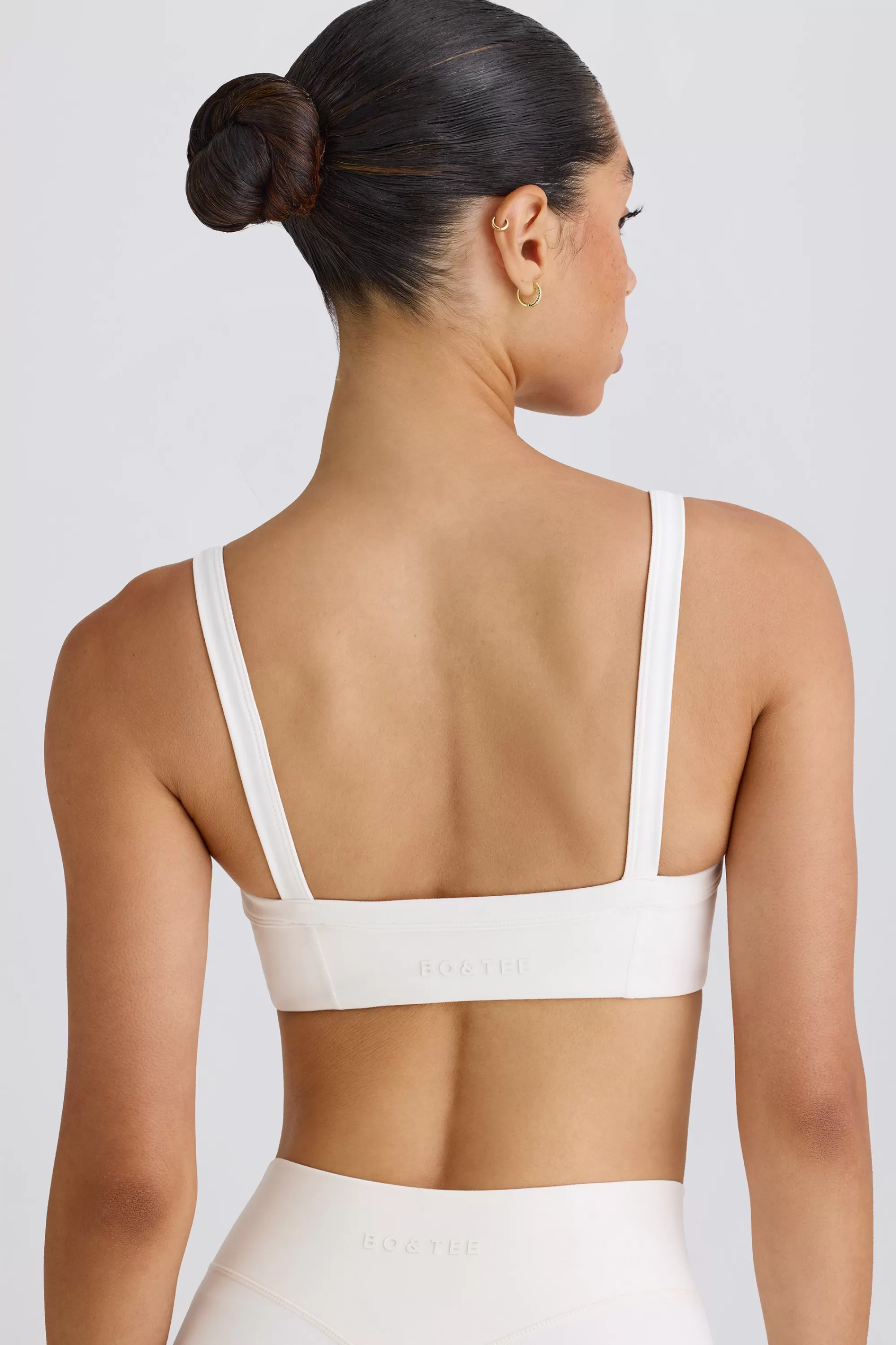 Oh Polly Soft Active Contrast-Trim Sports Bra In White White Discount