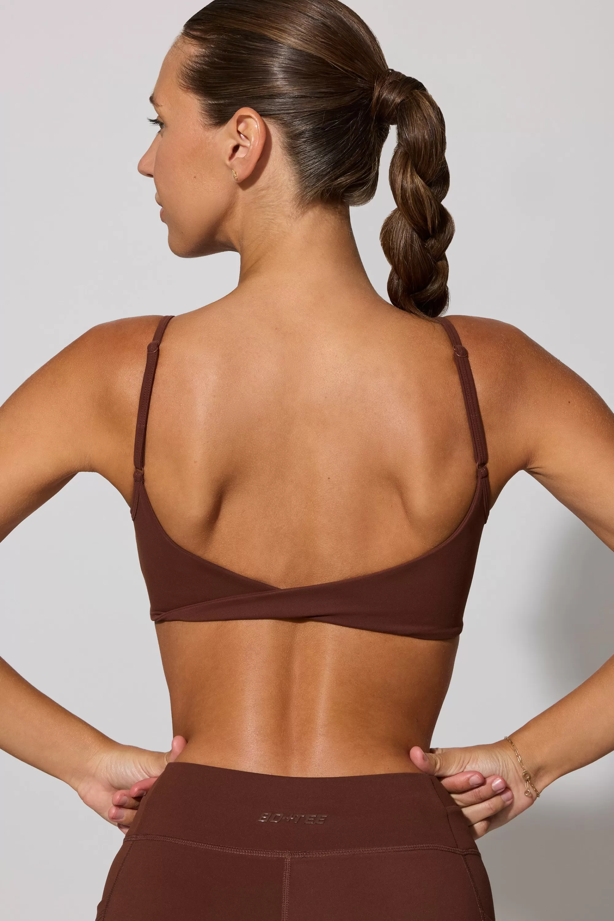 Oh Polly Twist Back Scoop Neck Sports Bra In Chocolate Sale